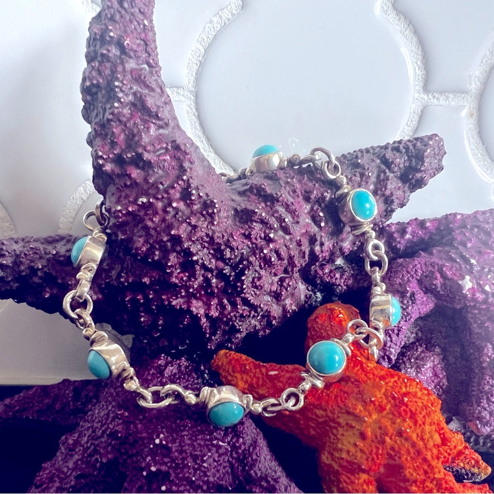 Bracelet. Sterling silver and turquoise.